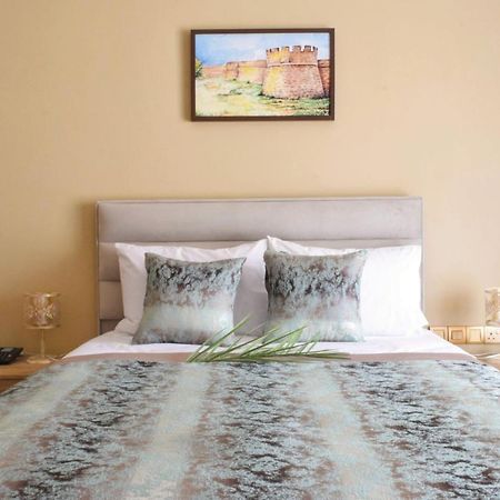 פמגוסטה Golden Palms Guest House & Cafe מראה חיצוני תמונה