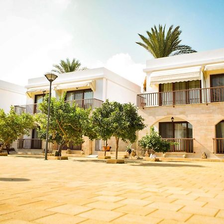 פמגוסטה Golden Palms Guest House & Cafe מראה חיצוני תמונה
