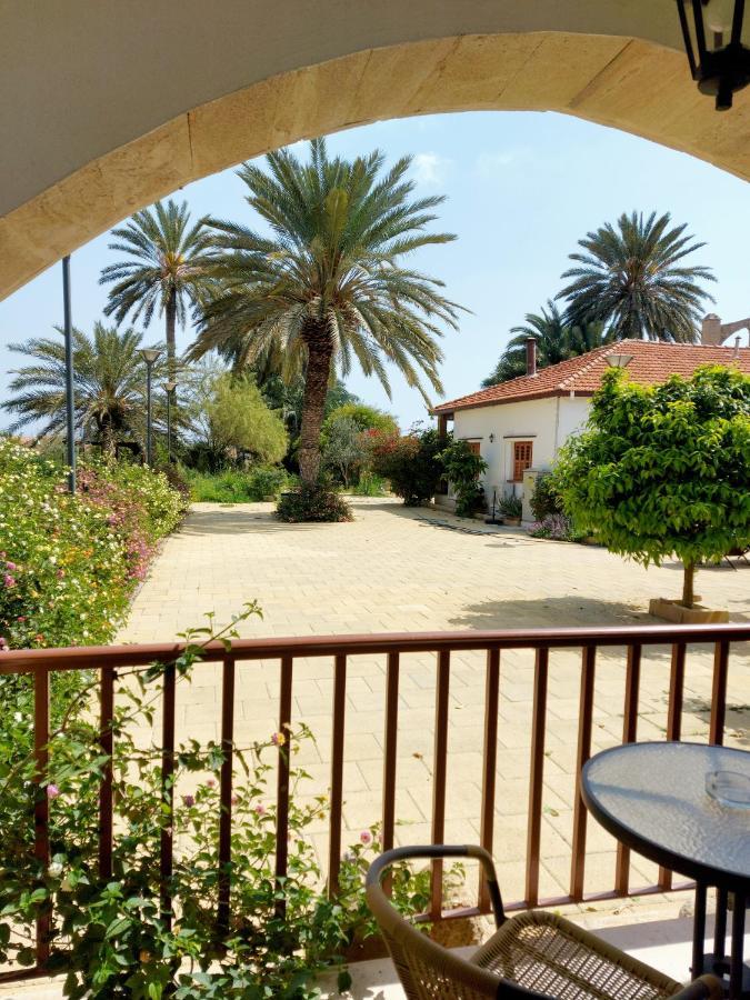 פמגוסטה Golden Palms Guest House & Cafe מראה חיצוני תמונה