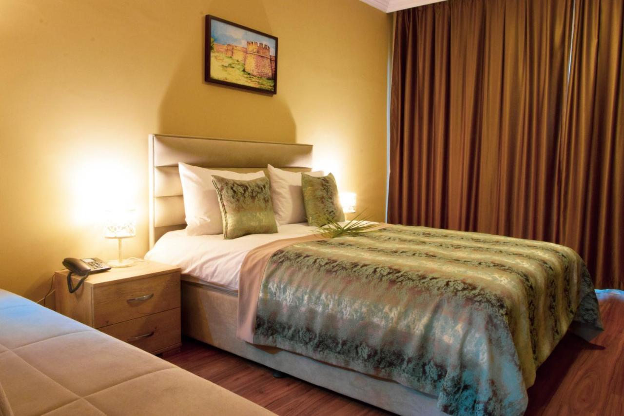 פמגוסטה Golden Palms Guest House & Cafe מראה חיצוני תמונה
