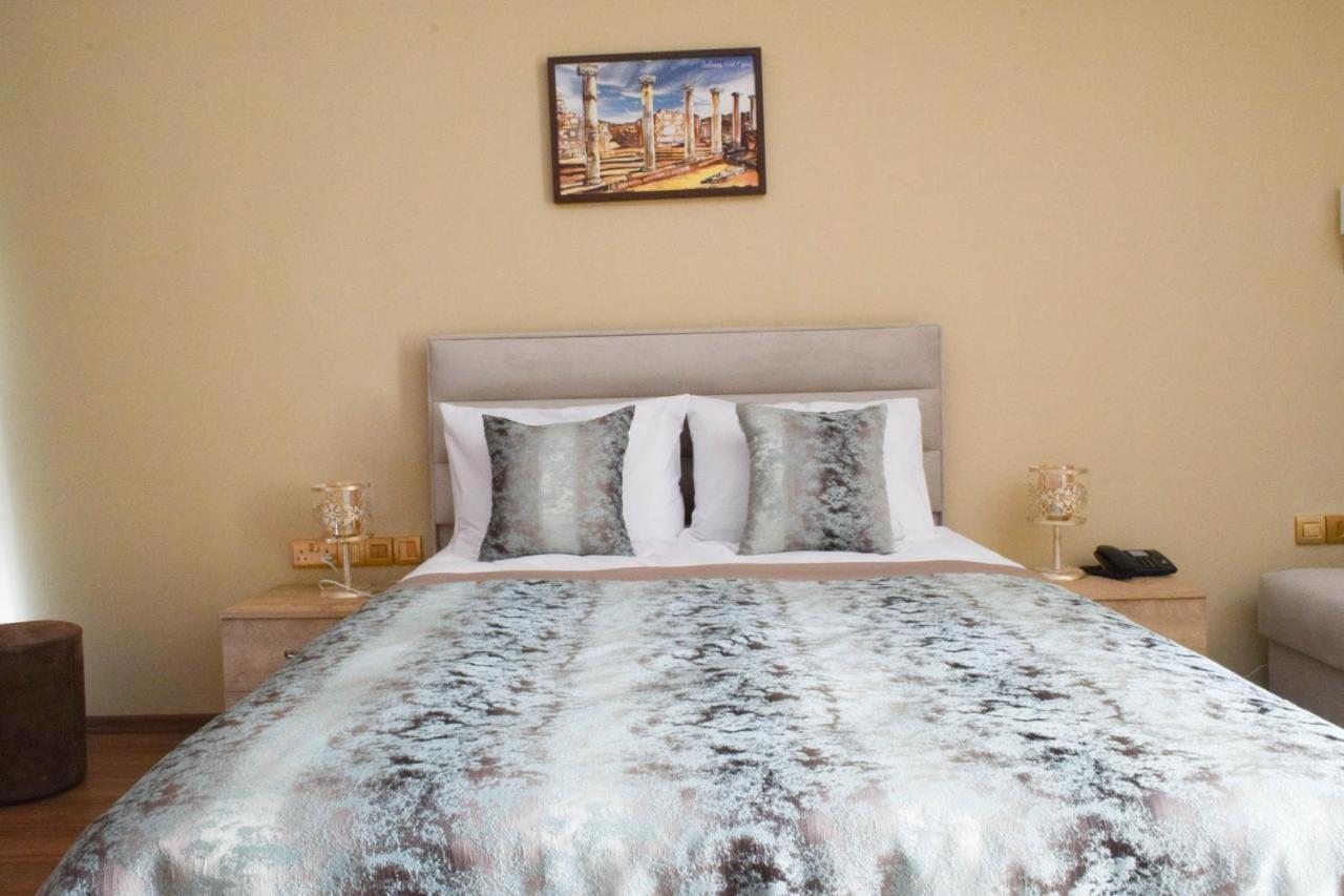 פמגוסטה Golden Palms Guest House & Cafe מראה חיצוני תמונה