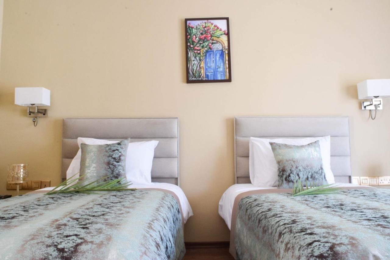 פמגוסטה Golden Palms Guest House & Cafe מראה חיצוני תמונה