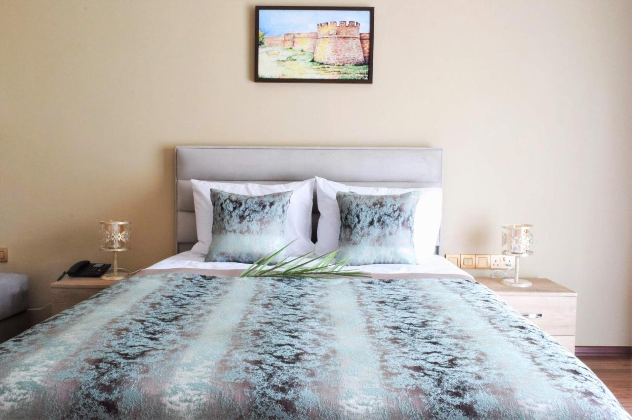 פמגוסטה Golden Palms Guest House & Cafe מראה חיצוני תמונה