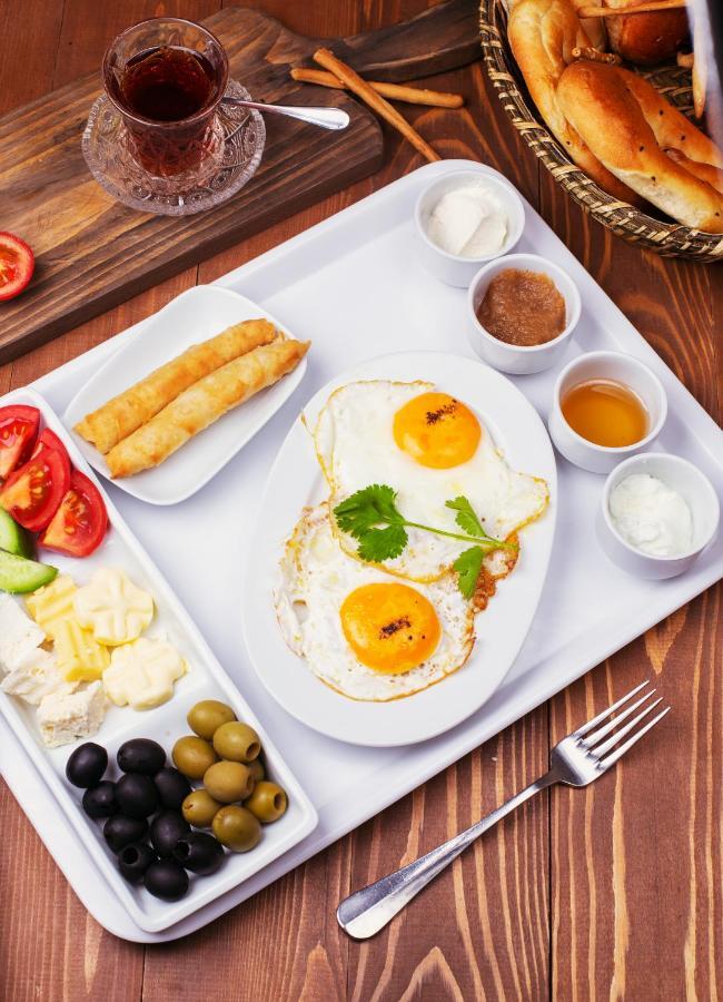פמגוסטה Golden Palms Guest House & Cafe מראה חיצוני תמונה
