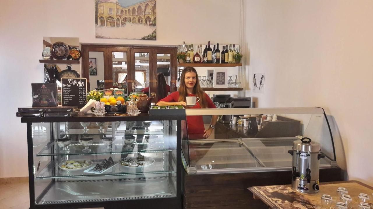פמגוסטה Golden Palms Guest House & Cafe מראה חיצוני תמונה