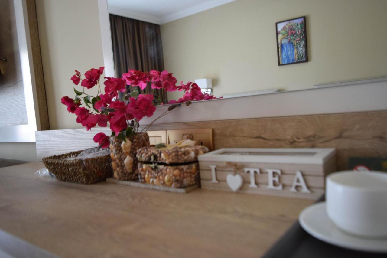 פמגוסטה Golden Palms Guest House & Cafe מראה חיצוני תמונה