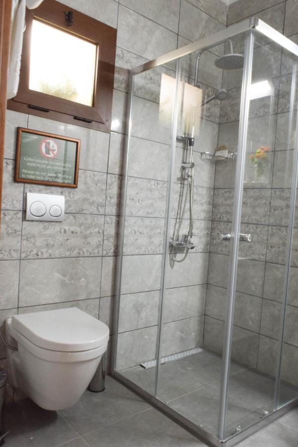 פמגוסטה Golden Palms Guest House & Cafe מראה חיצוני תמונה