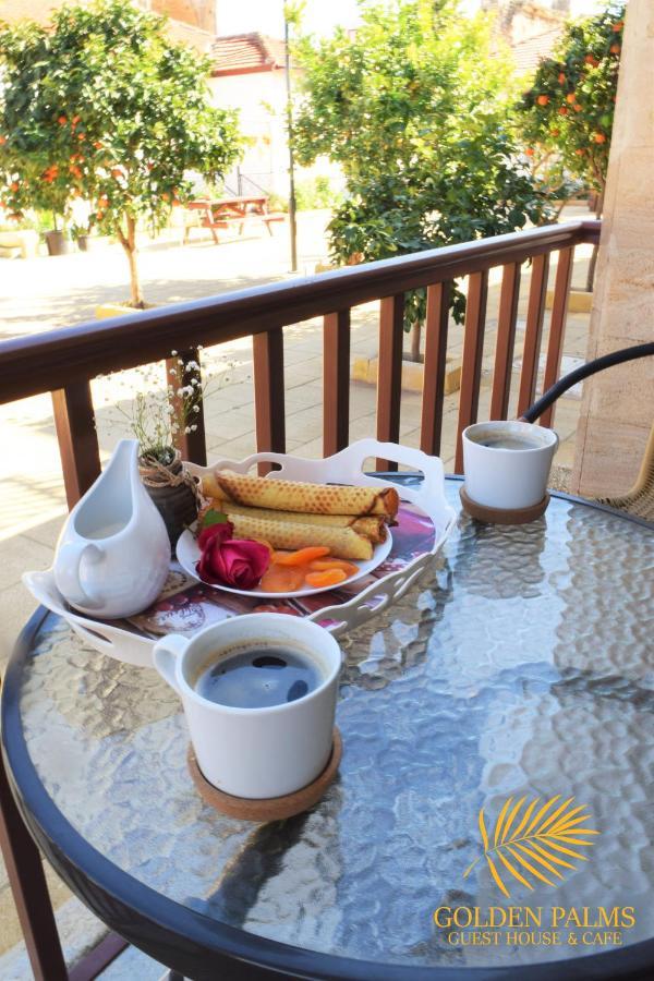 פמגוסטה Golden Palms Guest House & Cafe מראה חיצוני תמונה